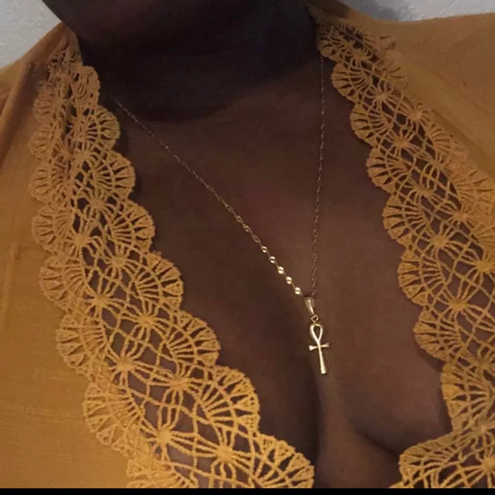 Gold cross pendant necklace